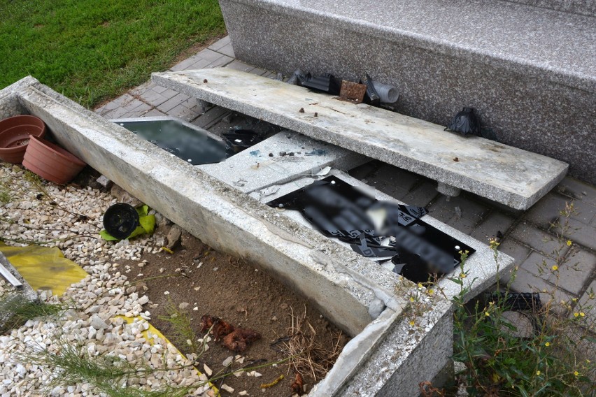 Wandale zniszczyli nagrobki na dwóch cmentarzach: w Odrowążu i Odrowążku. Policjanci badają sprawę
