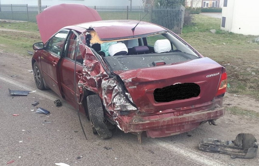 Wypadek w Ostrowi Mazowieckiej. Zderzył się samochód ciężarowy z czterema osobówkami. 11.04.2022