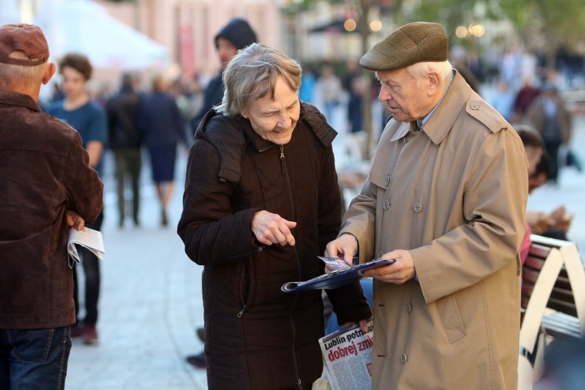 Demonstracja przeciwko próbie zakazania Marszu Równości w Lublinie (ZDJĘCIA, WIDEO)