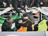 Areszt tymczasowy dla pięciu mężczyzn po bójce na meczu Radomiaka z Lechem Poznań. Złamane ręka i noga ochroniarzy