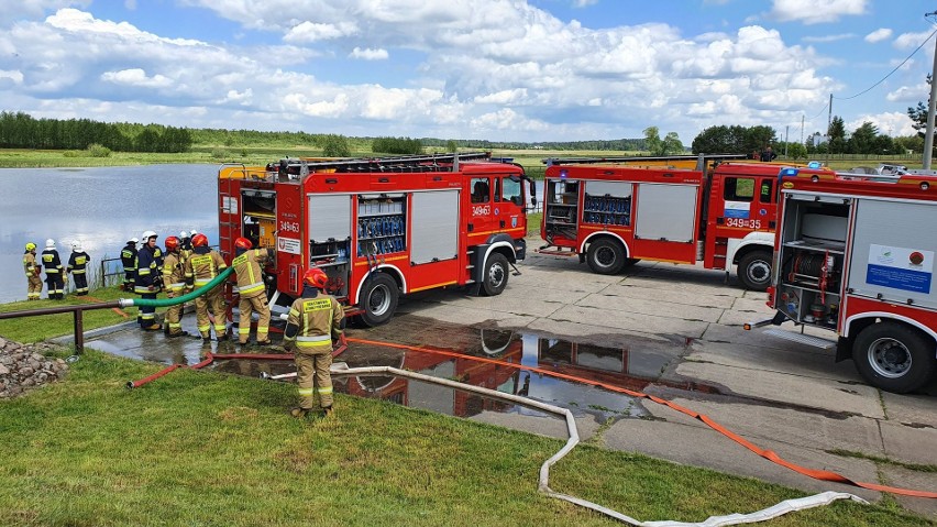 Manewry strażackie w Serafinie. Zobaczcie zdjęcia z dużych ćwiczeń strażackich w gminie Łyse. 1.06.2022. Zdjęcia
