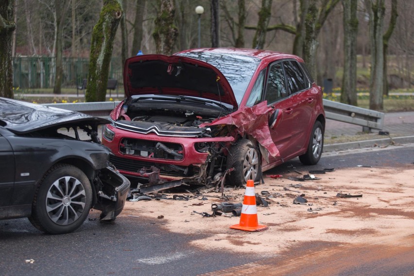 22-letni kierowca bmw uderzył w citroena. Dostał 1500 zł...