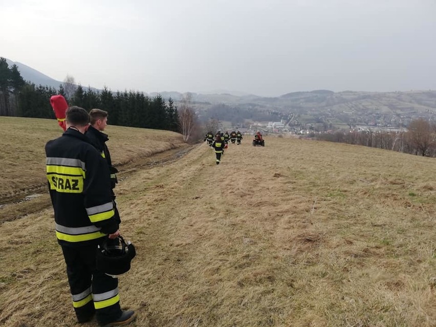 Wypadek crossowca na stokach góry Łopień. Na pomoc pospieszyli strażacy [ZDJĘCIA]