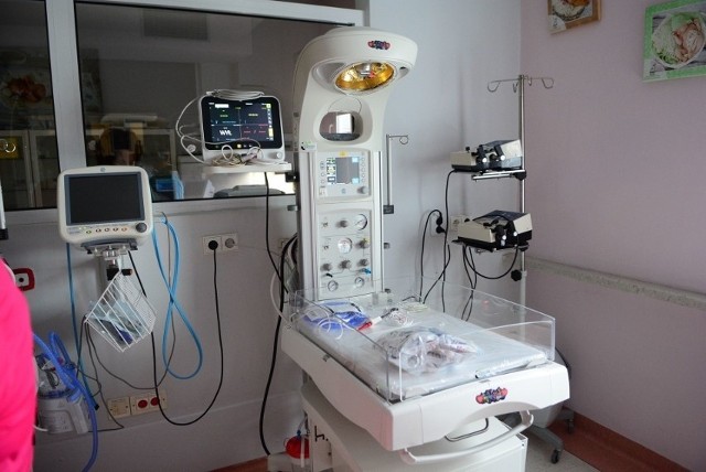 Oddział Neonatologii Mazowieckiego Szpitala Specjalistycznego ma nowoczesne wyposażenie. Lekarze przygotowali specjalną akcję dla mam z Ukrainy, które czekają na poród.