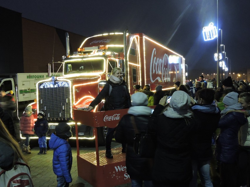 Ciężarówka Coca-Coli przyjechała do Ostrołęki (ZDJĘCIA)
