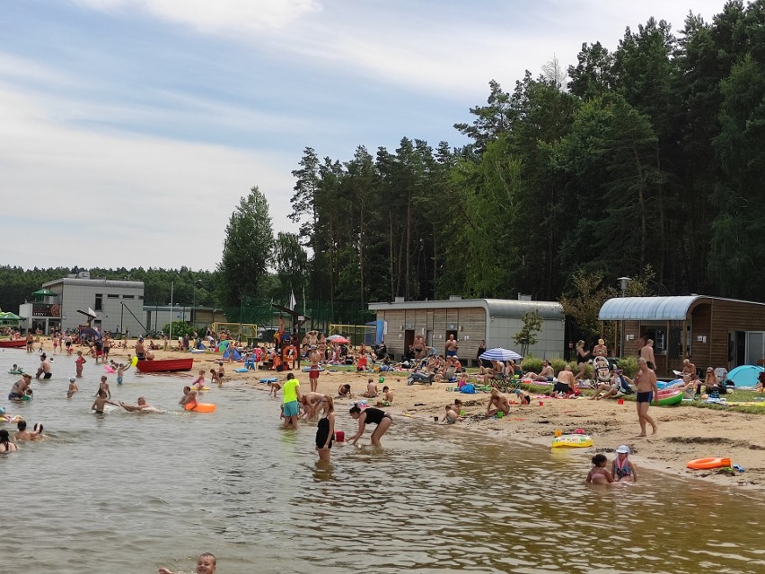 Tłumy na plaży Dojlidy w Białymstoku (31.07.2021 r.)