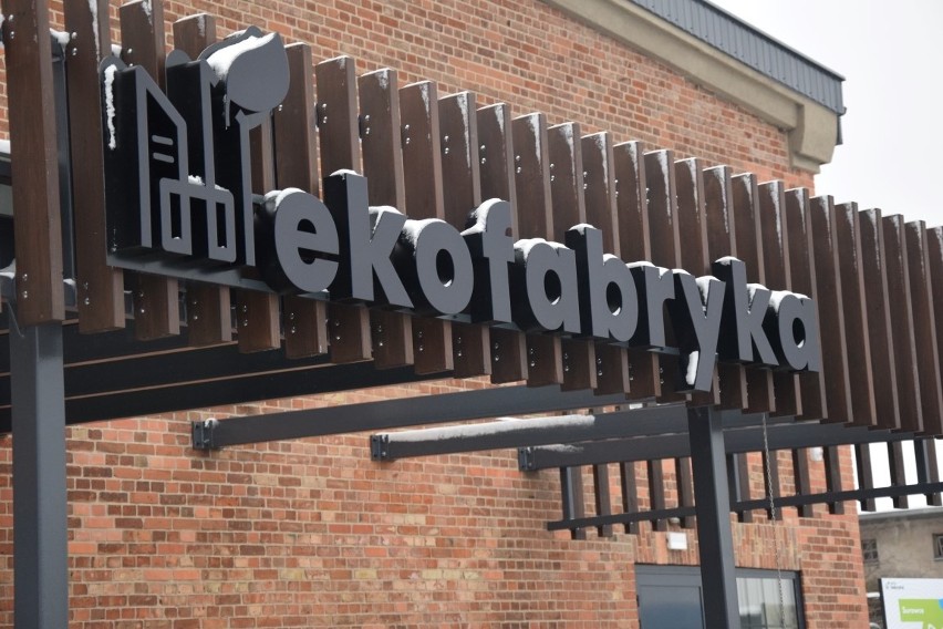 Uroczyste otwarcie "EkoFabryki" w Wejherowie. W dawnej fabryce drewna śmieci dostaną "drugie życie"