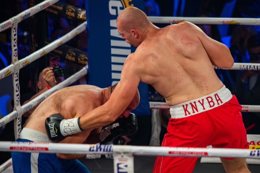 Zakopane. Knockout Boxing Night 18: w walce wieczoru zwyciężył Fiodor Czerkaszyn ZDJĘCIA