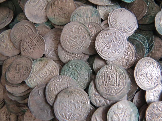 Stowarzyszenie Mieszkańców Gminy Annopol „Szansa” prezentowało skarb z Zawichostu Trójcy - 2 tysiące piastowskich monet. Więcej na kolejnych zdjęciach.