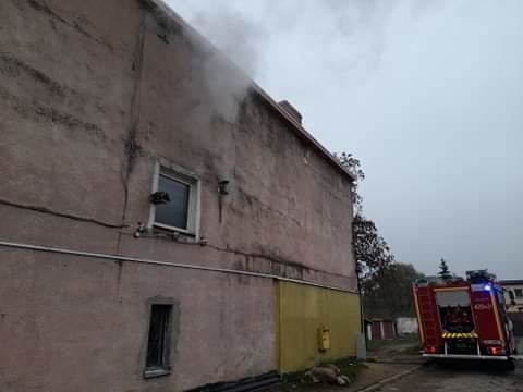 Tragiczny pożar mieszkania w Karlinie. Zginęła jedna osoba [zdjęcia] 