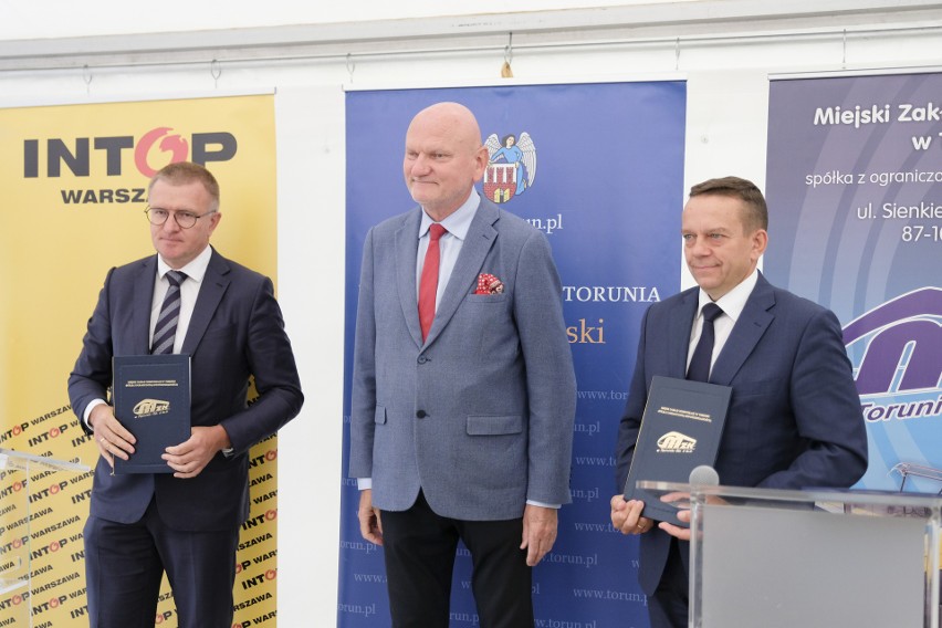 Prezes firmy Intop Edward Głaz (pierwszy z lewej), prezydent...