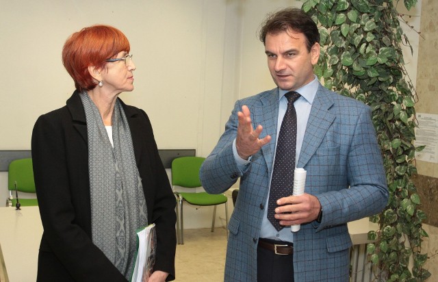 Minister Elżbieta Rafalska zwiedzała siedzibę radomskiego oddziału ZUS w towarzystwie dyrektora Jarosława Sochy.