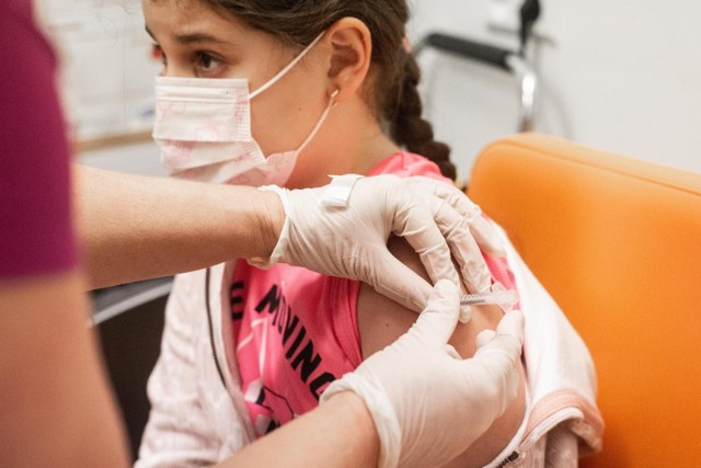 Nie ma lepszej i bezpieczniejszej metody na uodpornienie organizmu dziecka niż szczepienia - przekonują specjaliści. Zdjęcie ilustracyjne