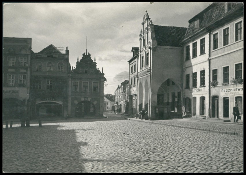 Rynek w Gniewie - pierzeja zachodnia i północna (1930-1939)