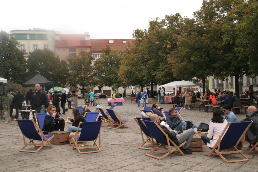 Ostatnie "śniadanie sąsiedzkie" na pl. Orła Białego w Szczecinie