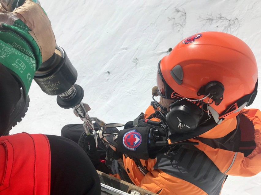 Tatry Słowackie. Ski-alpinista spadł 500 metrów. Doznał poważnego urazu głowy [ZDJĘCIA]