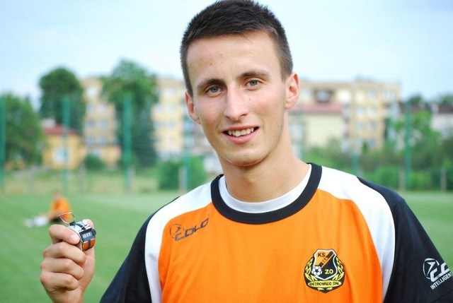 Daniel Dybiec też jest zawodnikiem KSZO, ale na rundę wiosenną został wypożyczony do Dolcanu Ząbki. On również zapewne będzie się starał o rozwiązanie umowy z winy klubu. 