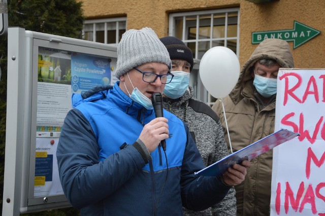 Łukasz Dela zapowiada, że rodzice maja zamiar nadal walczyć o szkołę w Janowicach