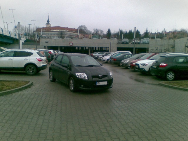 Rzeszów, parking obok mostu Zamkowego.