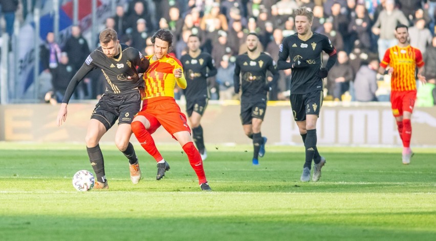 PKO Ekstraklasa. W meczu z Górnikiem Zabrze w Koronie Kielce zadebiutował Serb Bojan Cecarić. Chwalił go trener Mirosław Smyła [ZDJĘCIA] 