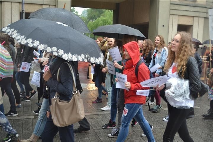 Częstochowa: Protest w obronie I Liceum Ogólnokształcącego...