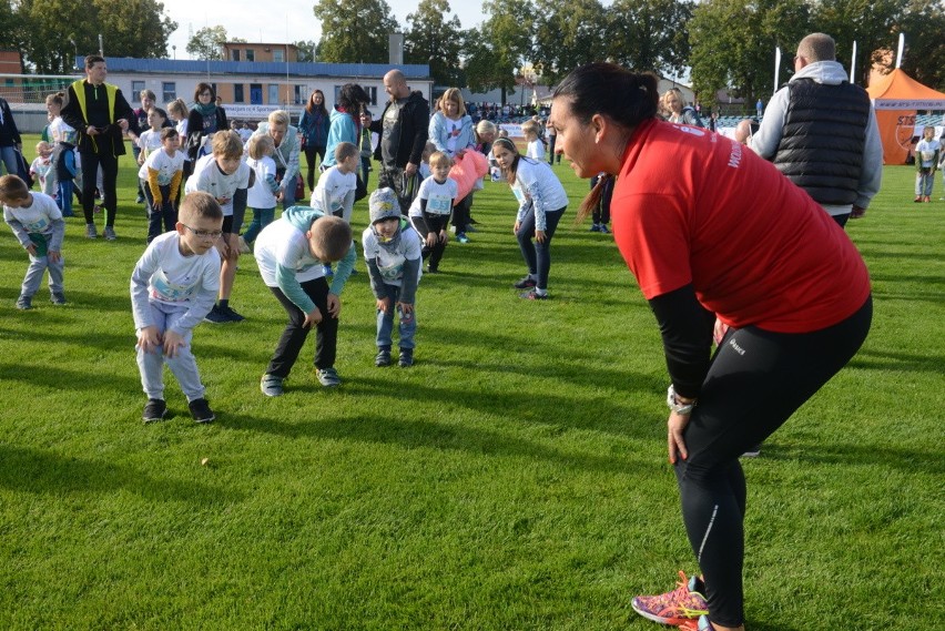 2.177 – tyle okrążeń stadionu lekkoatletycznego w Zielonej...