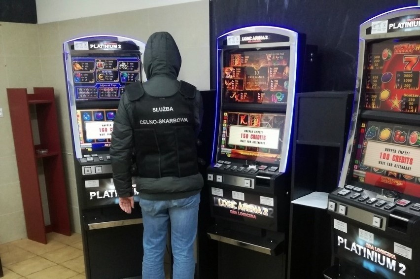 Łomża. Nielegalny salon gier hazardowych rozbity. Krajowa Administracja Skarbowa przejęła 5 automatów (zdjęcia) 