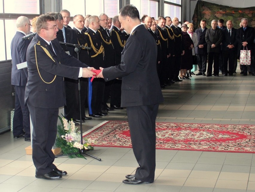 Uroczystość pożegnania komendanta straży pożarnej w Oleśnie...