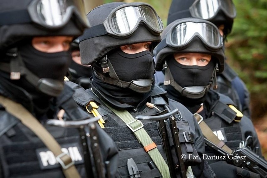 Terroryści dokonali napadu na bank w Wałbrzychu! Wzięli zakładnika [ZDJĘCIA]