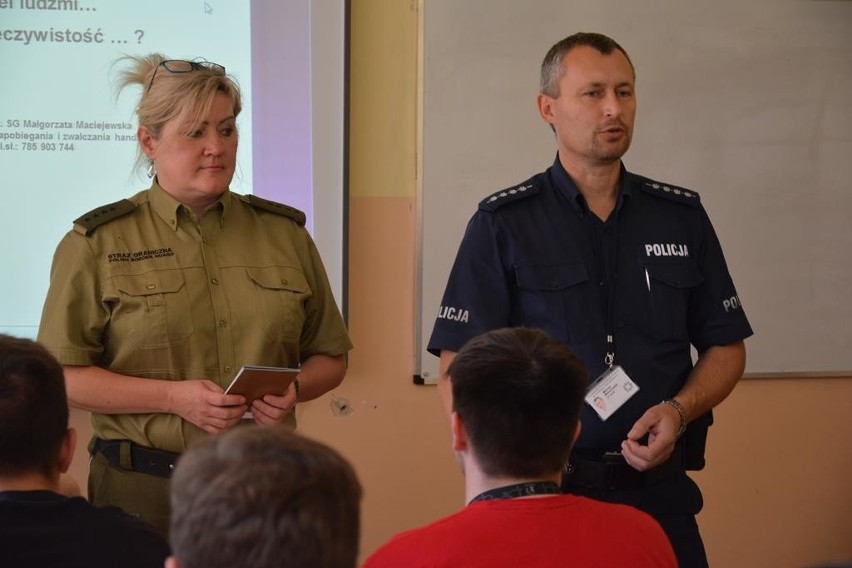 Spotkanie funkcjonariuszy policji i straży granicznej z...