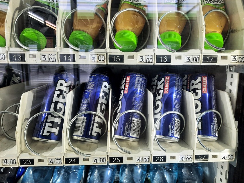 W automacie na pętli Sobieskiego wciąż można kupić napoje...