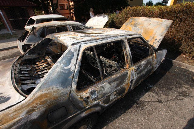 Trzy auta spaliły się na ul. Piaskowej w Zielonej Górze.