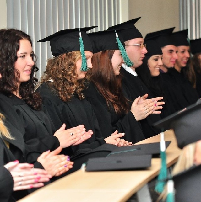 Od tego roku akademickiego studenci tarnobrzeskiej PWSZ podczas uroczystości galowych będą prezentować się w uczelnianych strojach.