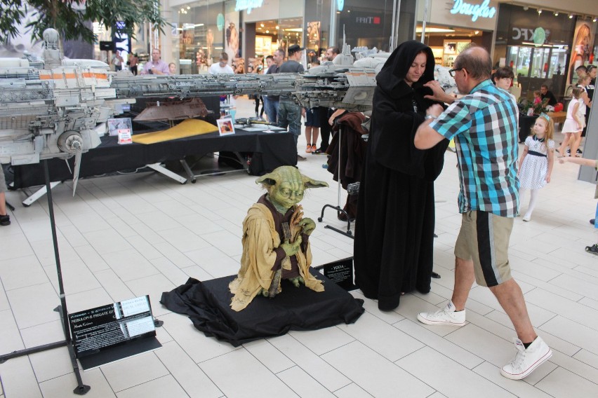 03092016 zabrze gwiezdne wojny modele i postacie w centrum...