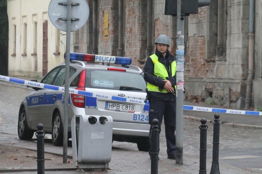 Akcja policji na Traugutta. Słychać strzały [ZDJĘCIA]