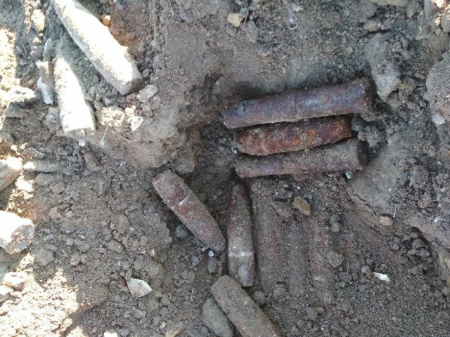 Pociski znalezione podczas prac na polu w gminie Tarłów