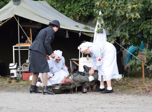 W inscenizacji wzięli udział rekonstruktorzy w niemieckich mundurach.