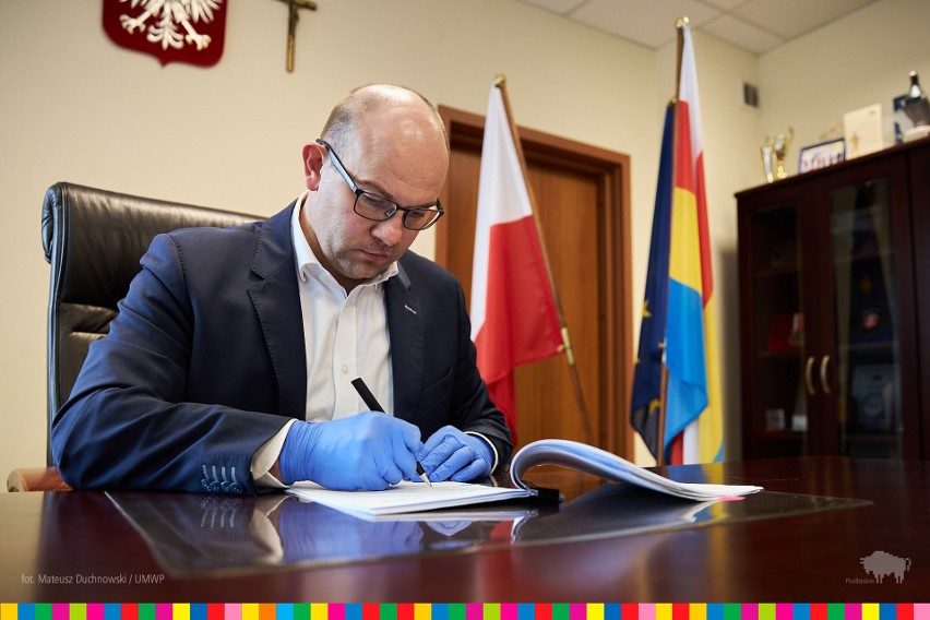 Marszałek Artur Kosicki podpisał umowę na dofinansowanie...