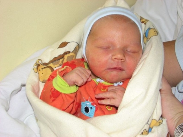 Syn Agnieszki i Damiana Sarnackich urodził się w niedzielę, 15 września. Ważył 4000 g i mierzył 60 cm. Jest pierwszym dzieckiem pary z Gumowa (gm. Stary Lubotyń)