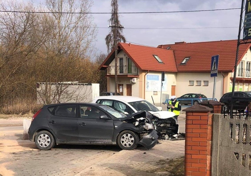 Wypadek na drodze w Zagnańsku. Jedna osoba w szpitalu