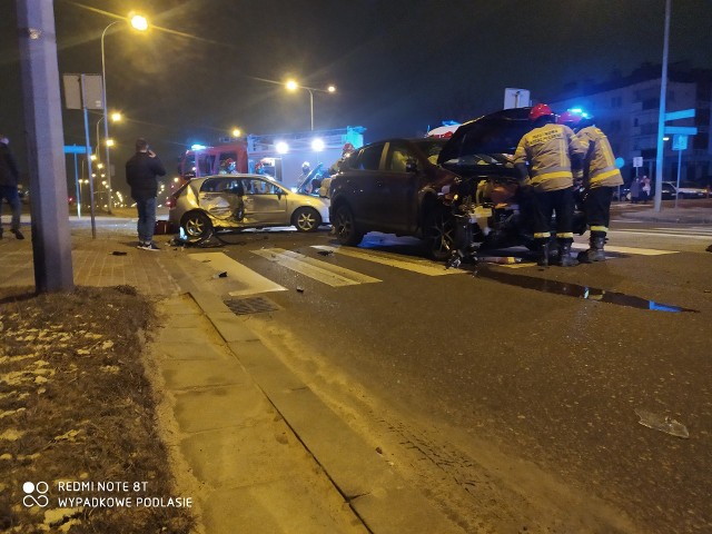 Wypadek na skrzyżowaniu ulic Pileckiego, Kołłątaja i Kamieńskiego w Białymstoku. Trzy osoby ranne, w tym dwoje dzieci