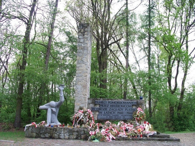 Pomnik na "Wzgórzu Śmierci"