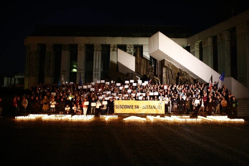 Protest pod budynkiem Sądu Najwyższego