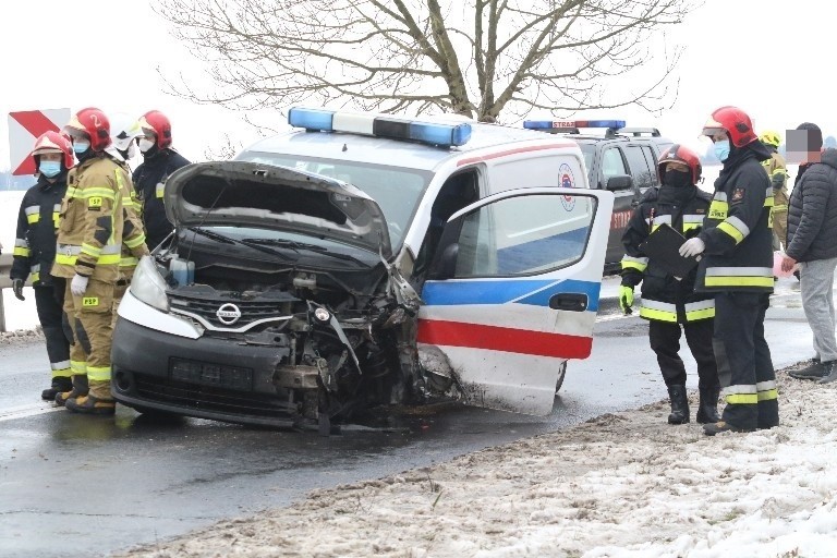 Groźny wypadek pod Wrocławiem. Pięć osób rannych, lądował śmigłowiec LPR