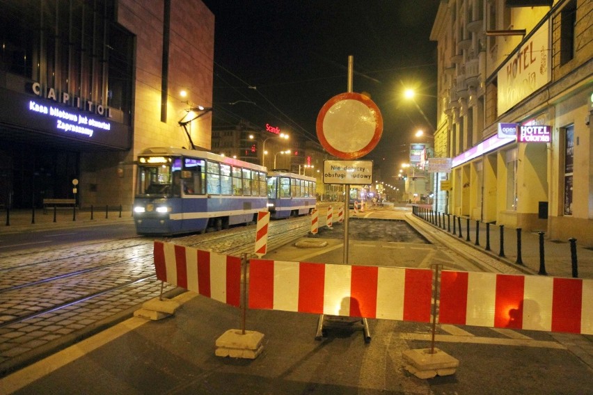 Wrocław: Ulica Piłsudskiego niespodziewanie zamknięta. Są utrudnienia [ZDJĘCIA]