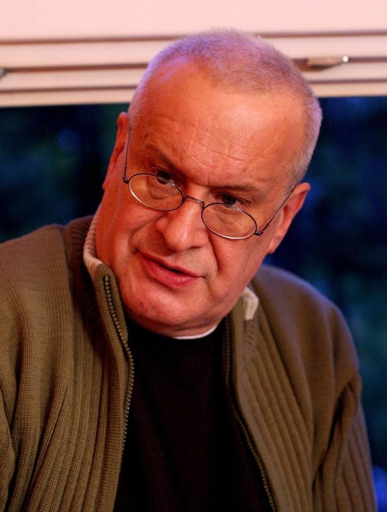 Janusz Weiss (ur. 31 maja 1948 w Lublińcu ) – dziennikarz,...