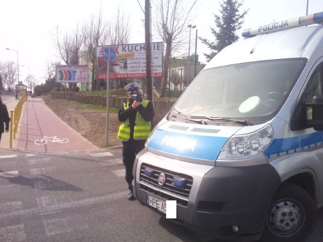 W sobotę zielonogórska drogówka ustawiła się z radarem na Szosie Kisielińskiej. Zdaniem Czytelnika tak zaparkowane policyjne auto stanowiło zagrożenia dla rowerzystów.