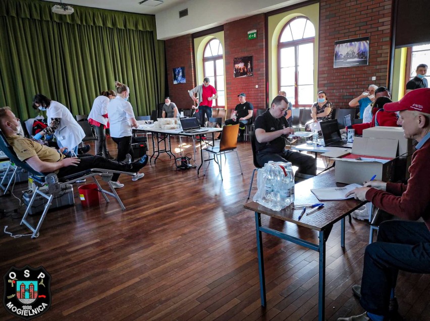 Gmina Mogielnica. Prawie sto osób oddało krew dla strażaka z jednostki ochotniczej w Kozietułach. Zobacz zdjęcia