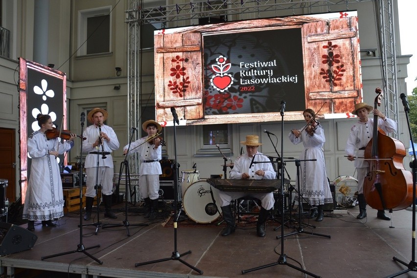 Kapela Lasowianka rozpoczęła II Festiwal Kultury...