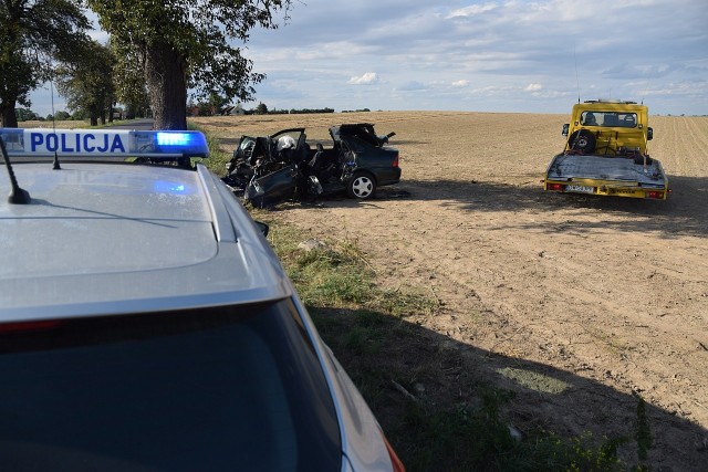 Śmiertelny w skutkach wypadek na lokalnej drodze z Mietkowa do Kostomłotów